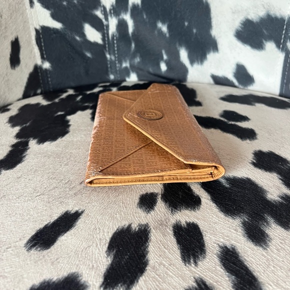 Vintage Fendi Signature Tan Wallet - Picture 4 of 15